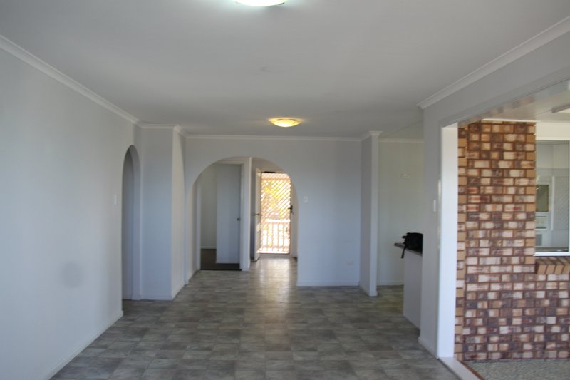 Photo - 4 Graham Street, Tannum Sands QLD 4680 - Image 10