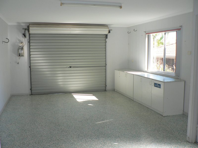 Photo - 4 Graham Street, Tannum Sands QLD 4680 - Image 12