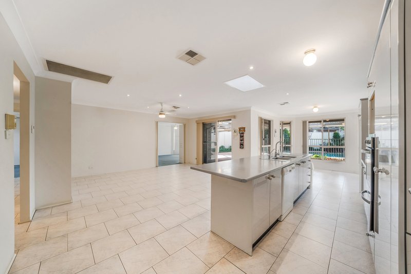Photo - 4 Grassy Close, Hinchinbrook NSW 2168 - Image 7