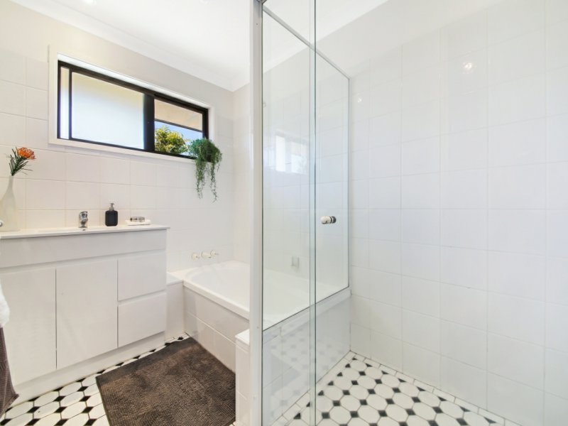 Photo - 4 Grebe Place, Burleigh Waters QLD 4220 - Image 9