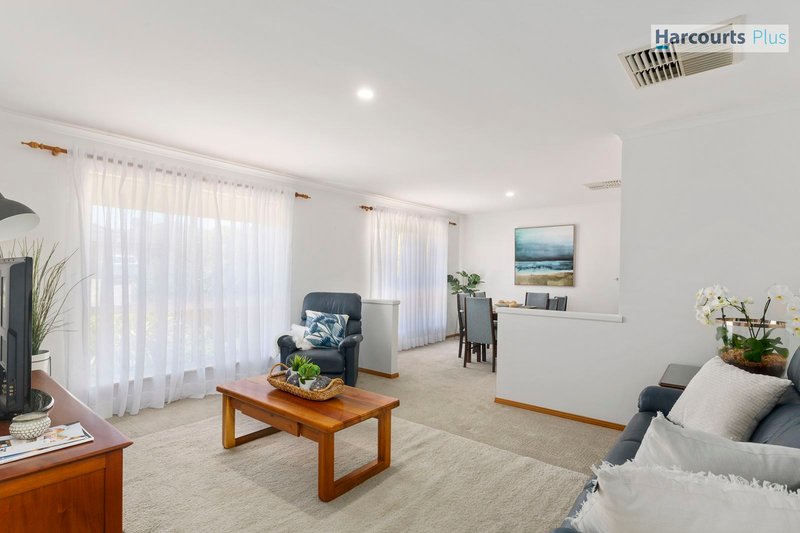 Photo - 4 Grecian Court, Hallett Cove SA 5158 - Image 3