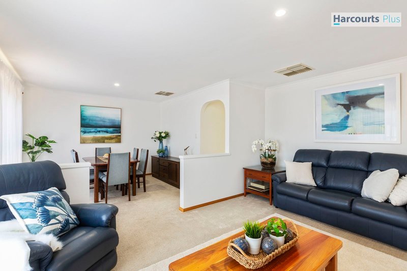 Photo - 4 Grecian Court, Hallett Cove SA 5158 - Image 4