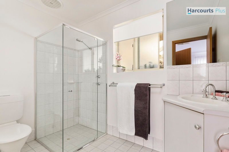 Photo - 4 Grecian Court, Hallett Cove SA 5158 - Image 12