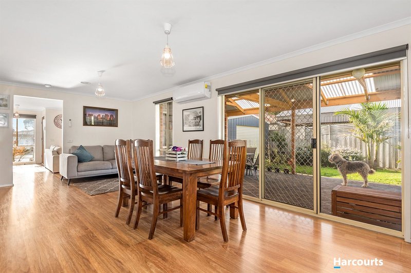 Photo - 4 Greenmantle Close, Cranbourne West VIC 3977 - Image 3