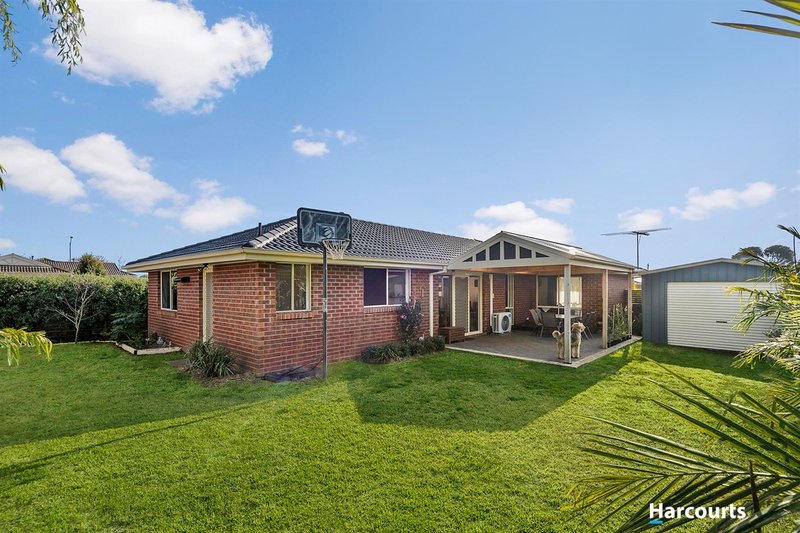 Photo - 4 Greenmantle Close, Cranbourne West VIC 3977 - Image 8