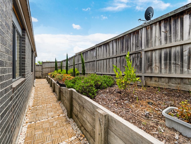 Photo - 4 Greenview Court, Cranbourne North VIC 3977 - Image 23