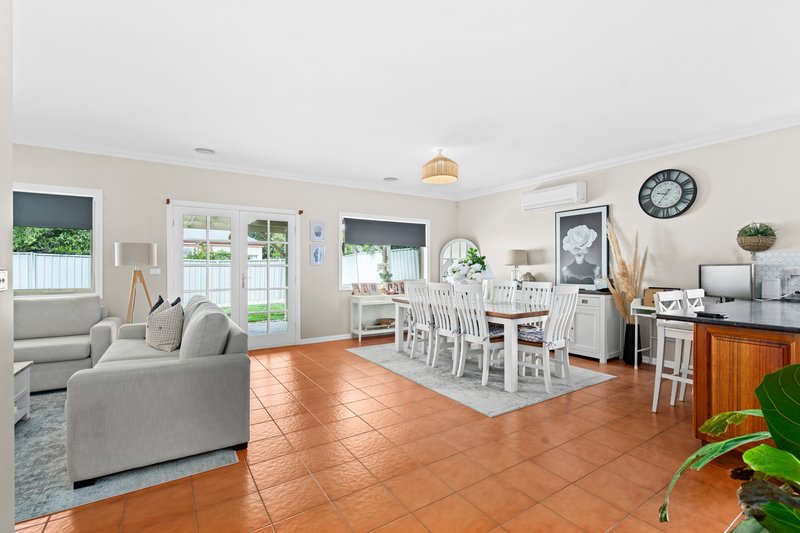 Photo - 4 Greenwich Crescent, Caroline Springs VIC 3023 - Image 4