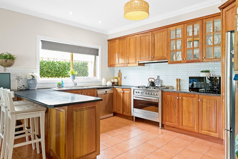 Photo - 4 Greenwich Crescent, Caroline Springs VIC 3023 - Image 6