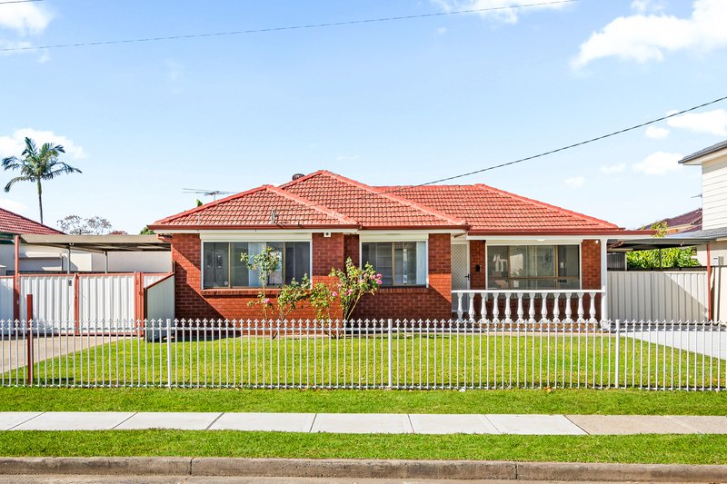Photo - 4 Gregory Street, Fairfield West NSW 2165 - Image 2