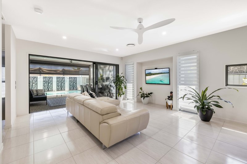 Photo - 4 Grenville Street, Pelican Waters QLD 4551 - Image 5