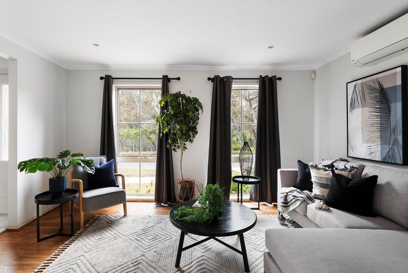 Photo - 4 Gresswell Park Drive, Watsonia VIC 3087 - Image 5