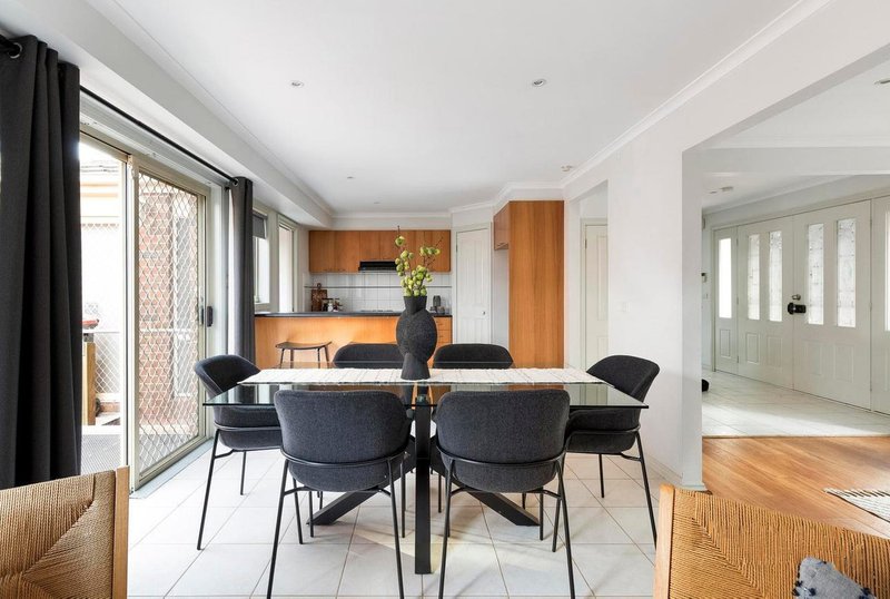 Photo - 4 Gresswell Park Drive, Watsonia VIC 3087 - Image 6