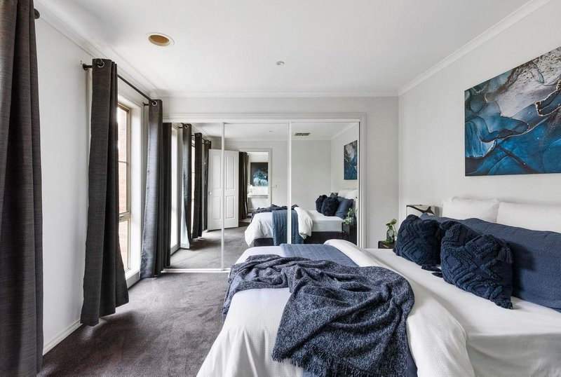 Photo - 4 Gresswell Park Drive, Watsonia VIC 3087 - Image 13