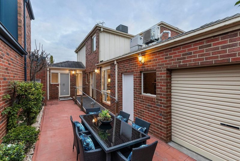 Photo - 4 Gresswell Park Drive, Watsonia VIC 3087 - Image 18