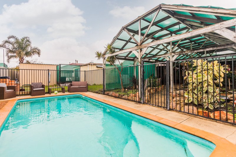 4 Greta Court, Cooloongup WA 6168