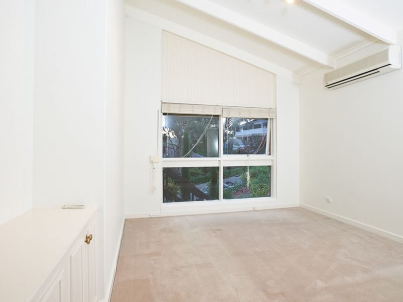 Photo - 4 Grevillea Crescent, Stonyfell SA 5066 - Image 2