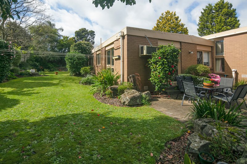 Photo - 4 Grimsby Court, Doncaster East VIC 3109 - Image 6