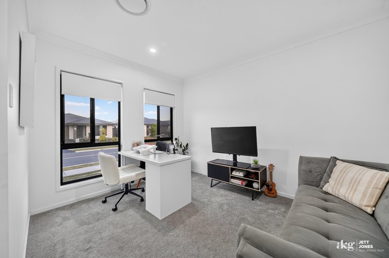 Photo - 4 Gulliver Crescent, Logan Reserve QLD 4133 - Image 3