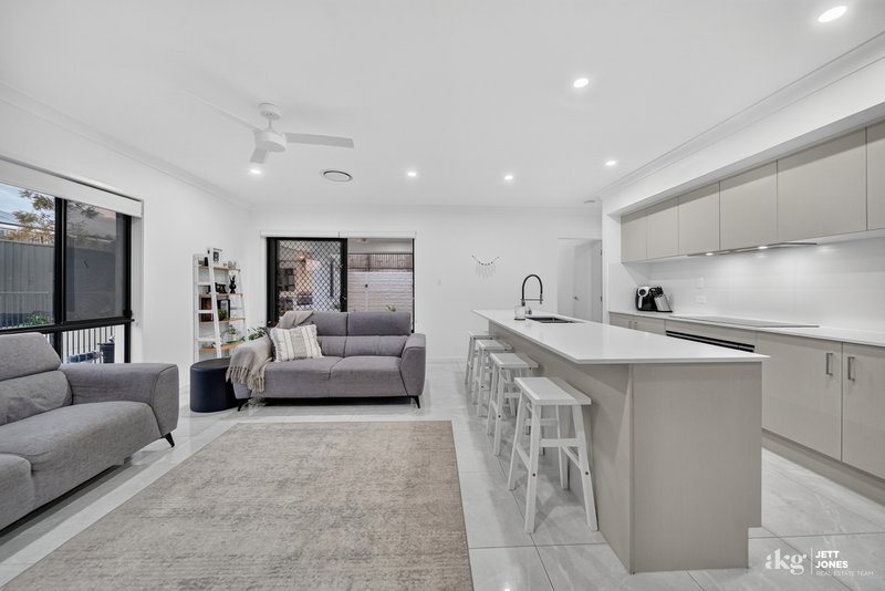 Photo - 4 Gulliver Crescent, Logan Reserve QLD 4133 - Image 6