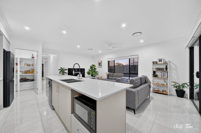 Photo - 4 Gulliver Crescent, Logan Reserve QLD 4133 - Image 7