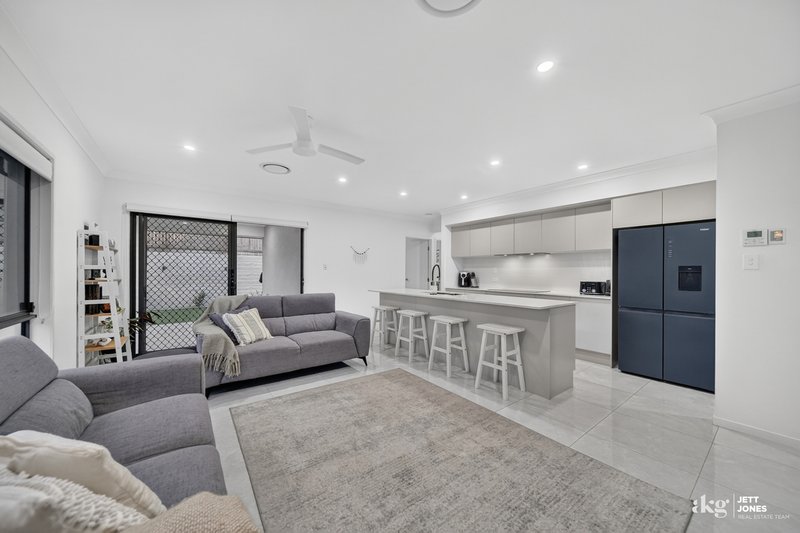 Photo - 4 Gulliver Crescent, Logan Reserve QLD 4133 - Image 8