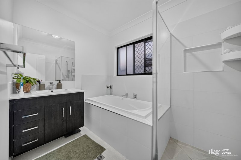 Photo - 4 Gulliver Crescent, Logan Reserve QLD 4133 - Image 12