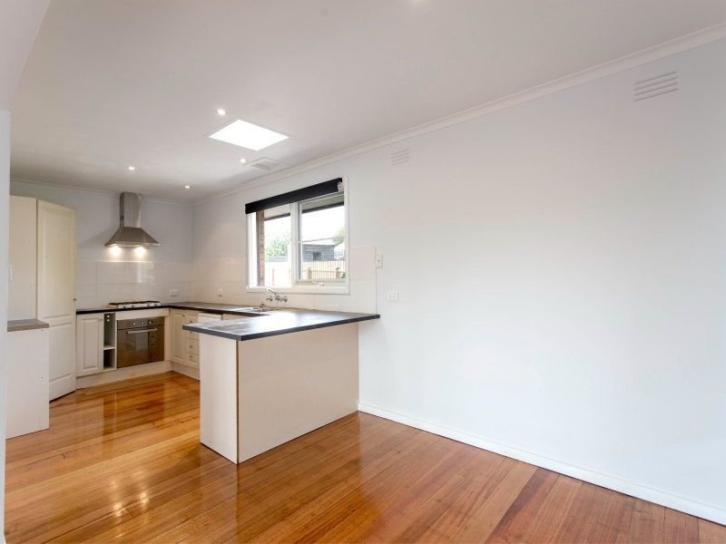 Photo - 4 Gulwa Avenue, Frankston VIC 3199 - Image 2