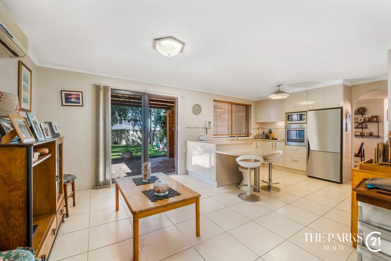 Photo - 4 Guyra Close, Bossley Park NSW 2176 - Image 5