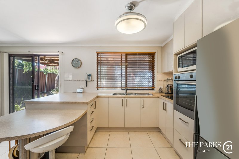 Photo - 4 Guyra Close, Bossley Park NSW 2176 - Image 6