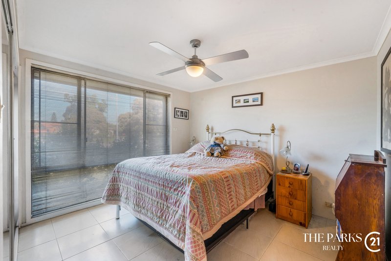 Photo - 4 Guyra Close, Bossley Park NSW 2176 - Image 7