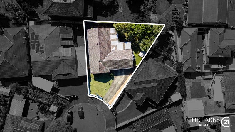 Photo - 4 Guyra Close, Bossley Park NSW 2176 - Image 10