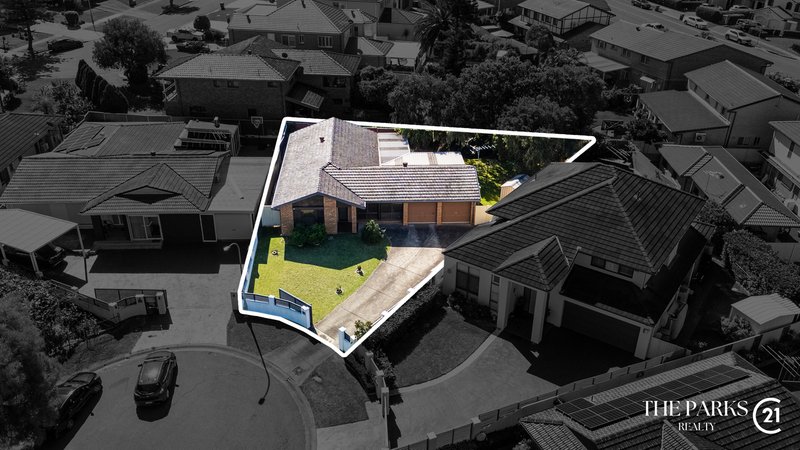 Photo - 4 Guyra Close, Bossley Park NSW 2176 - Image 11