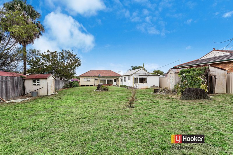 Photo - 4 Gwandalan Road, Padstow NSW 2211 - Image 8