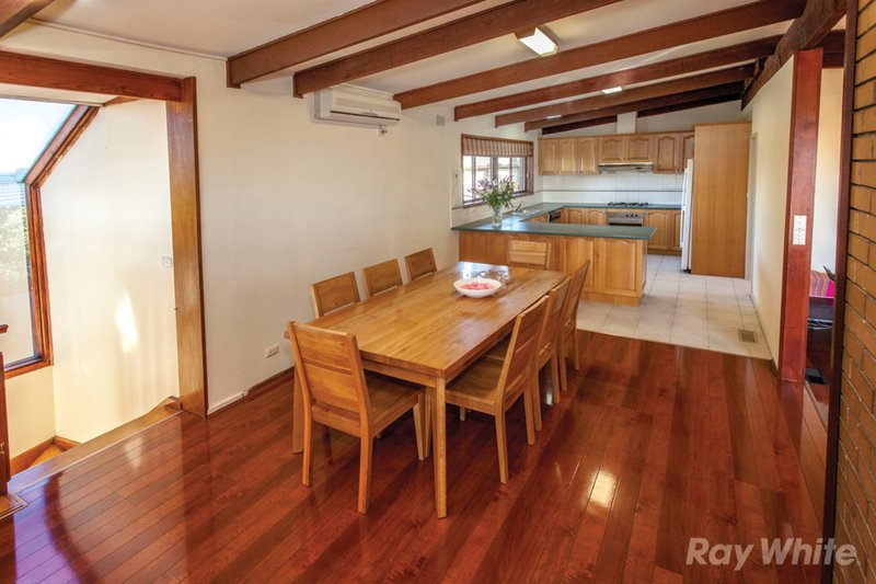 Photo - 4 Gymea Court, Glen Waverley VIC 3150 - Image 9