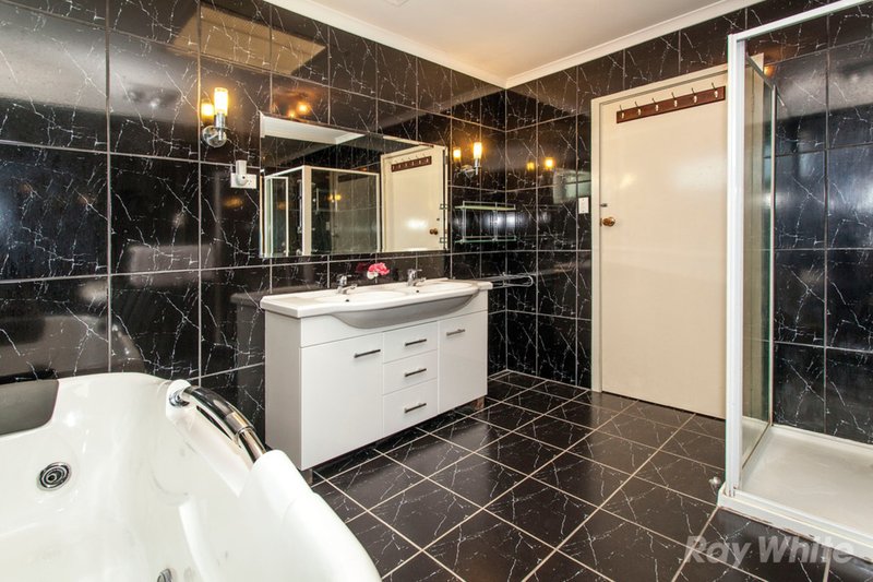 Photo - 4 Gymea Court, Glen Waverley VIC 3150 - Image 11