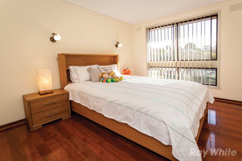 Photo - 4 Gymea Court, Glen Waverley VIC 3150 - Image 12