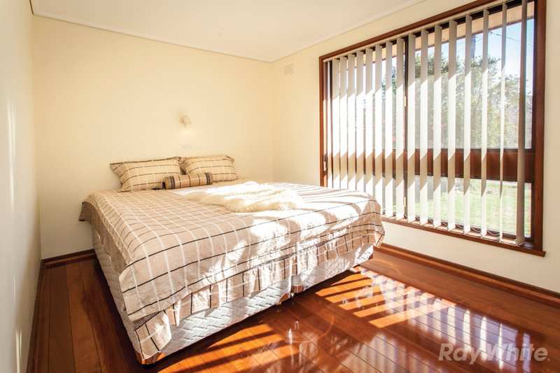 Photo - 4 Gymea Court, Glen Waverley VIC 3150 - Image 13