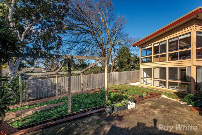 Photo - 4 Gymea Court, Glen Waverley VIC 3150 - Image 18