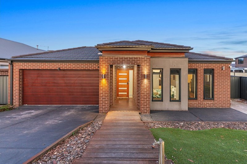 Photo - 4 Half Moon Crescent, Pakenham VIC 3810 - Image