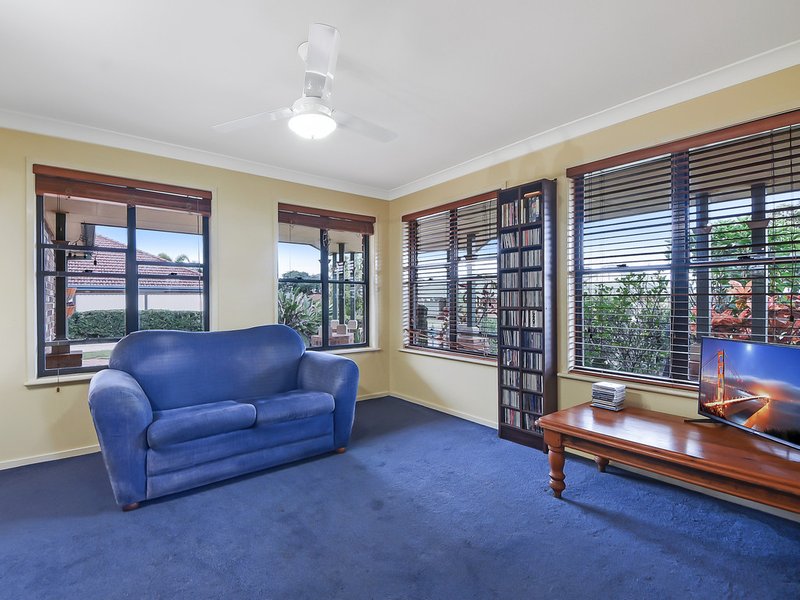 Photo - 4 Hambleton Crescent, Murrumba Downs QLD 4503 - Image 4