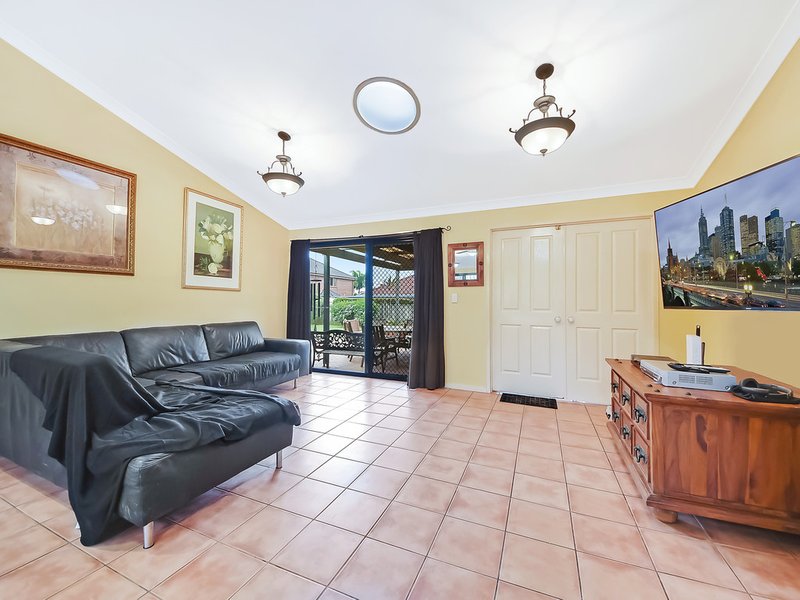 Photo - 4 Hambleton Crescent, Murrumba Downs QLD 4503 - Image 5