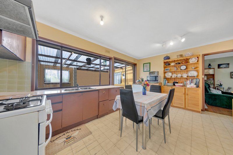 Photo - 4 Hammond Drive, Epping VIC 3076 - Image 2