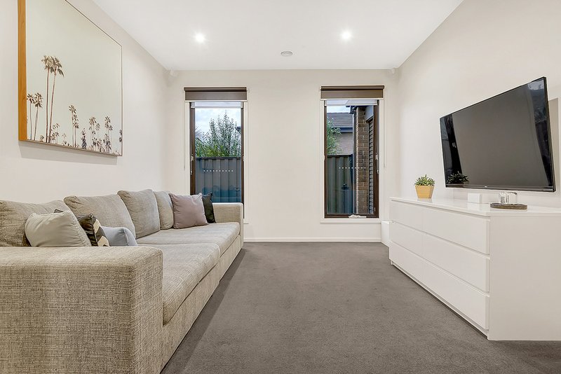 Photo - 4 Hampstead Place, Craigieburn VIC 3064 - Image 16