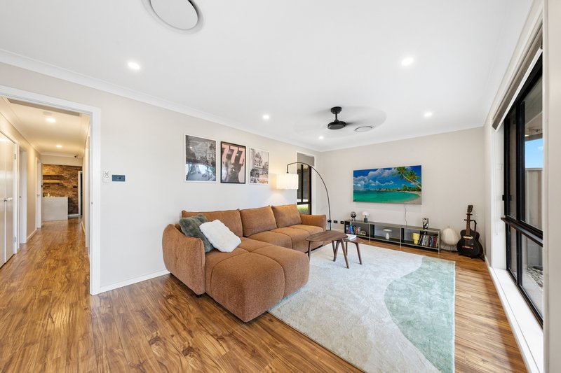 Photo - 4 Hampton Way, Maryland NSW 2287 - Image 4