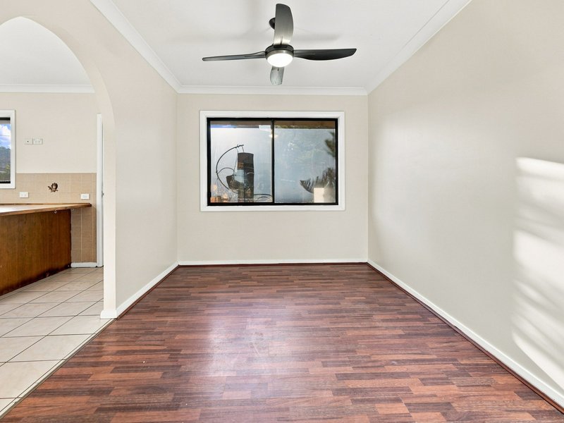 Photo - 4 Harcourt Place, Eagle Vale NSW 2558 - Image 4