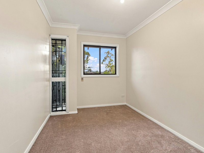Photo - 4 Harcourt Place, Eagle Vale NSW 2558 - Image 13