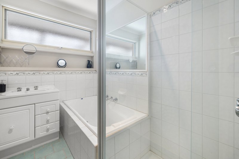 Photo - 4 Harrison Drive, Cranbourne VIC 3977 - Image 11