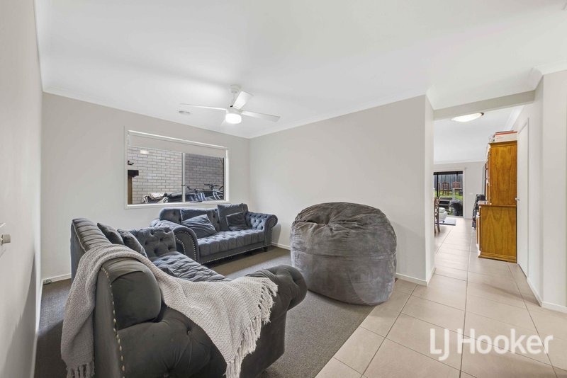 Photo - 4 Hart Crescent, Brookfield VIC 3338 - Image 2