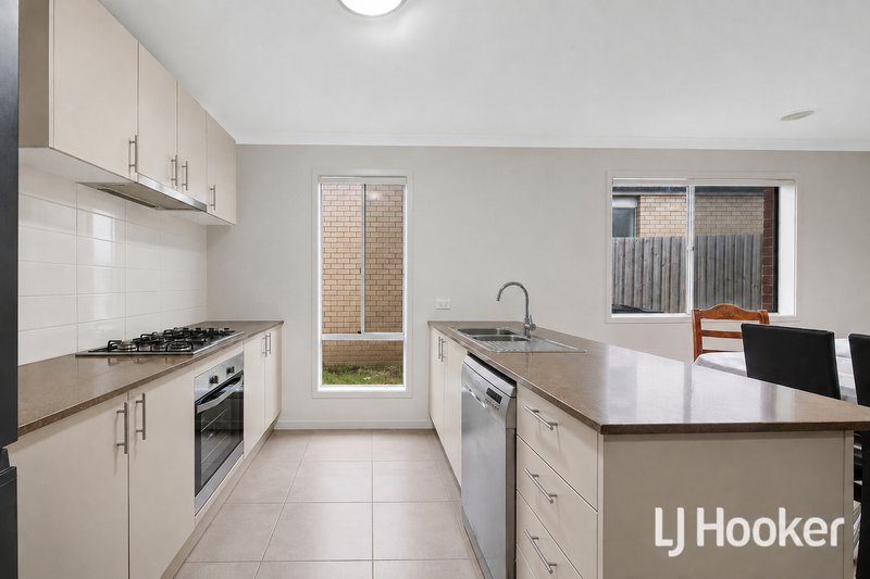 Photo - 4 Hart Crescent, Brookfield VIC 3338 - Image 5