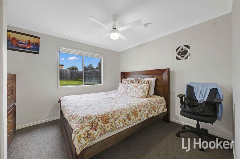 Photo - 4 Hart Crescent, Brookfield VIC 3338 - Image 8